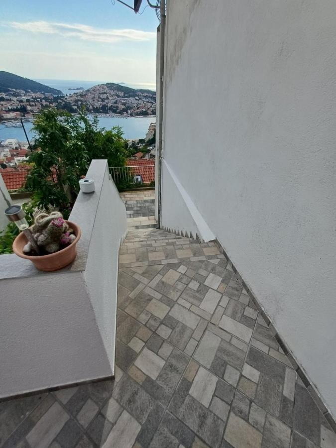 Sea View From The Hill Apartment *